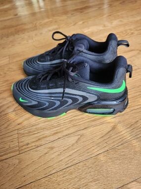 Boys' Nike Air Max Sneakers (US 7Y)